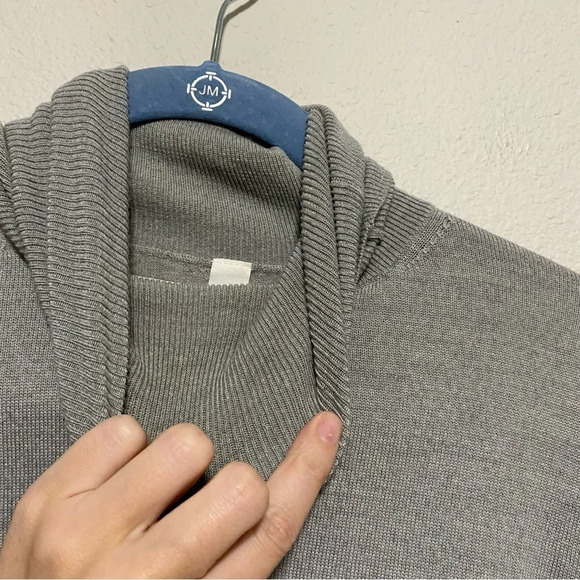 Everlane Lightweight Gray Wool Turtleneck Sweater - Picture 5 of 11